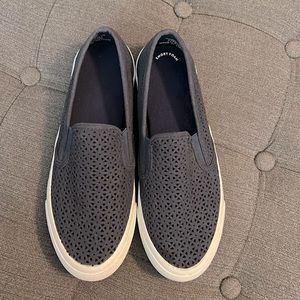 Sperry Women’s size 7, navy blue, Seaside perforated sneaker.